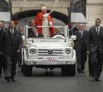 Das neue Papstmobil: Der Papst fährt Mercedes-Benz