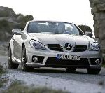 SLK 55 AMG mit neuer Lenkung und noch markanterer Optik