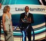 Laureus World Sports Awards 2008, St. Petersburg, Russland: Hollywood-Star Kim Cattrall überreichte Laureus Award an Lewis Hamilton