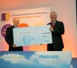 Erfolgreiche Energieeffizienz-Kampagne – Philips übergibt 500.000 Euro Scheck an den World Wildlife Fund