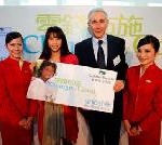 Cathay Pacific sammelte mit dem „Change for Good”-Spendenprogramm 2008 mehr als 10 Millionen Hong Kong-Dollar für UNICEF