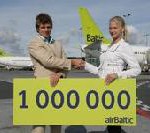 airBaltic congratulates passenger on 1 000 000th flight booked on Internet