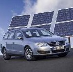 Volkswagen stellt Shuttle für das Bundespresseamt – Premiere des Passat BlueMotion im Automobilforum