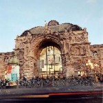 Nürnberg Hauptbahnhof: Junge Mitarbeiter an eigenem DB Service Point im Kundenservice aktiv