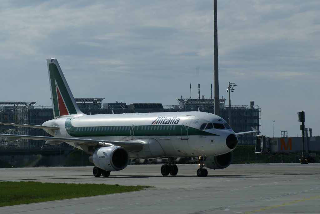 Alitalia - italienische Staatsairline in der Sky-Team Allianz wird Mitglied der AirFrance-KLM-Gruppe